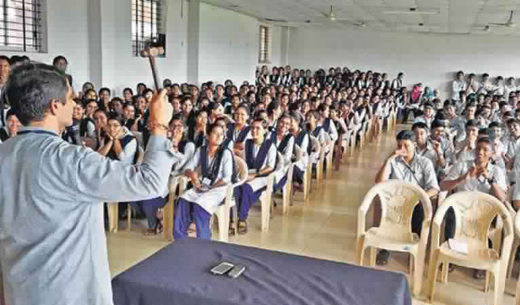 karwar principal breaks students mobile